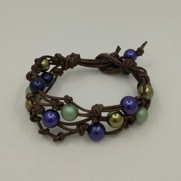 Shell pearl and knotted leather adjustable boho bracelet blue purple green - Picture 2 of 3